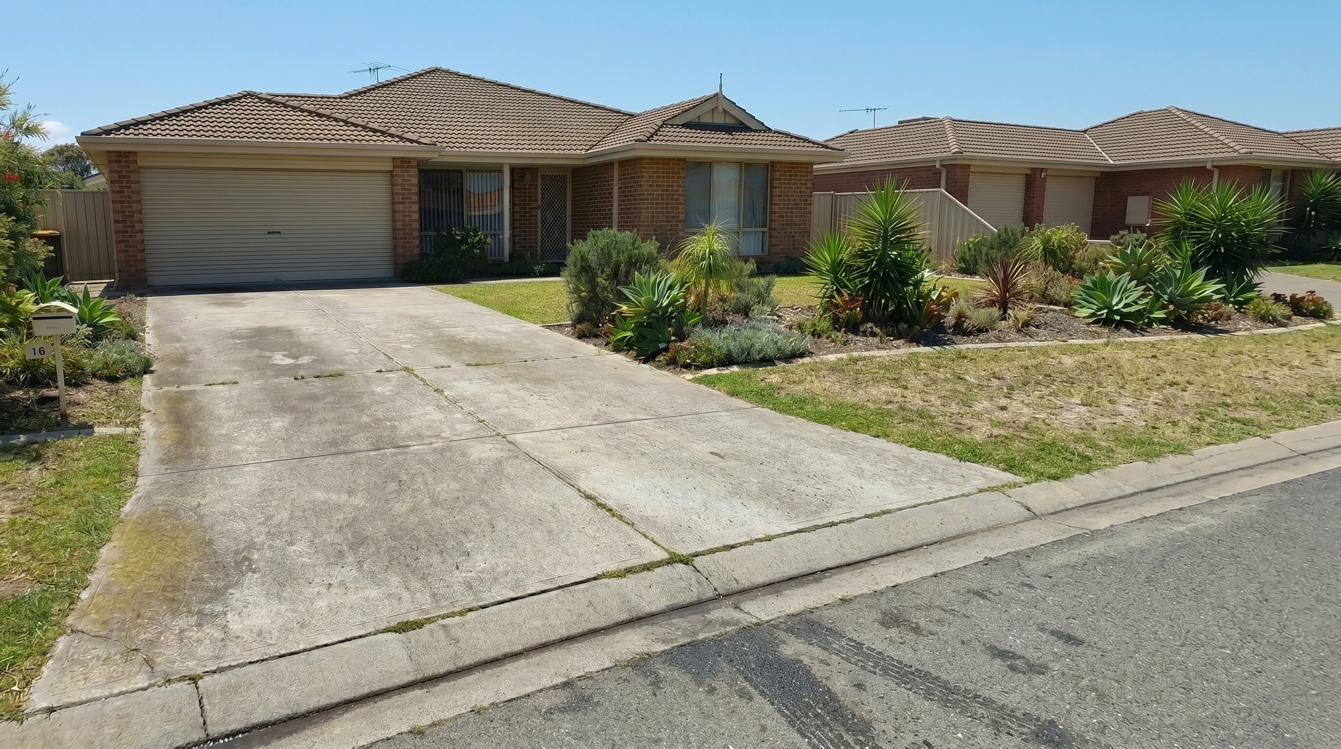 Driveway before pressure cleaning